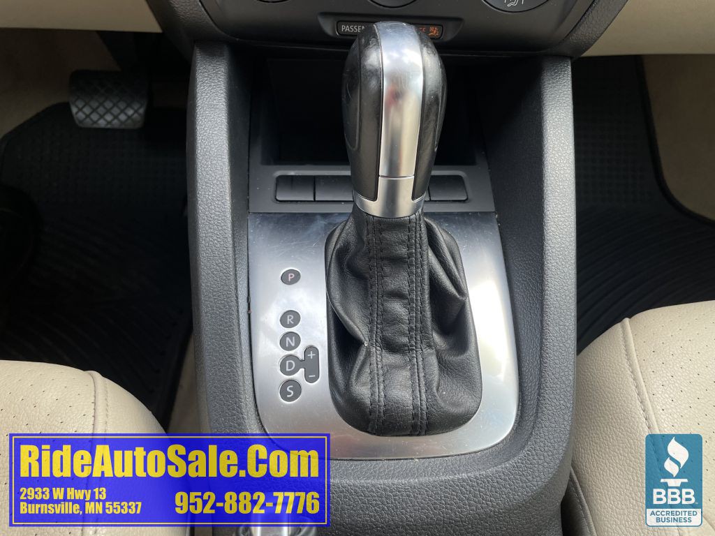 2013 Volkswagen Jetta Image 19