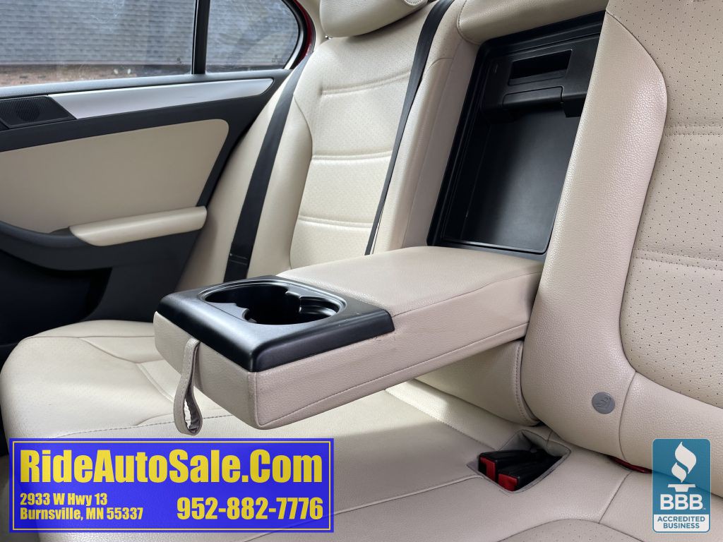 2013 Volkswagen Jetta Image 28