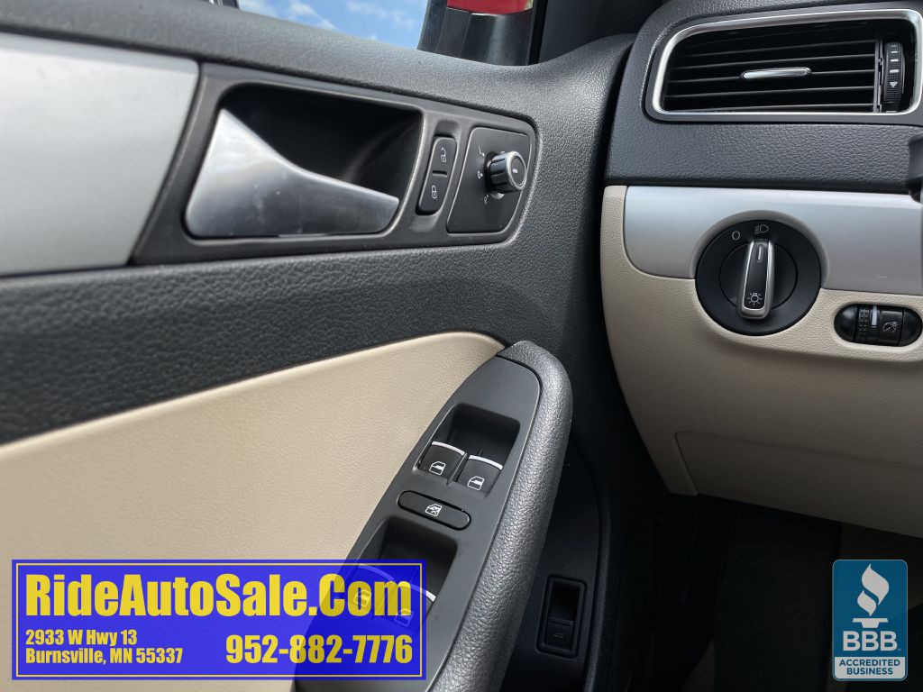 2013 Volkswagen Jetta Image 34