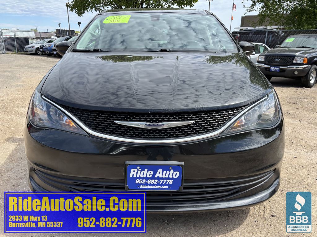 2017 Chrysler Pacifica Image 2