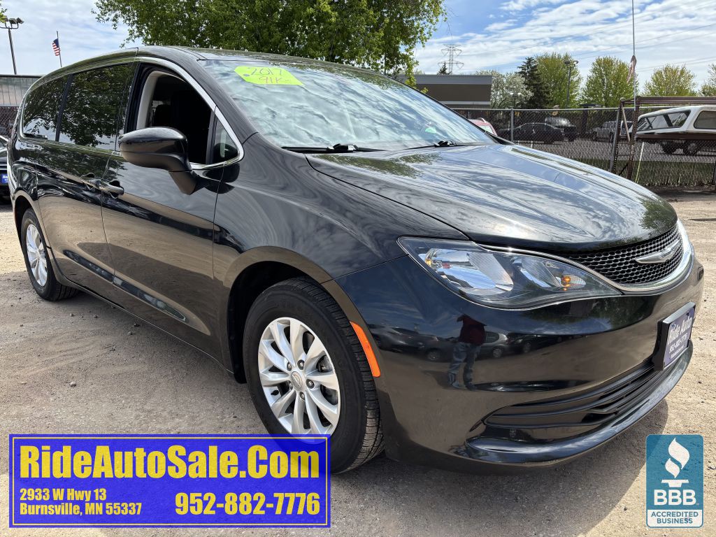2017 Chrysler Pacifica Image 3