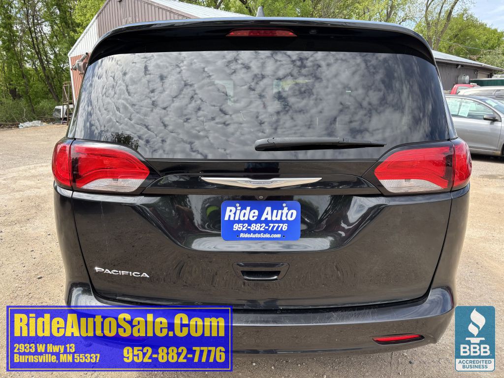 2017 Chrysler Pacifica Image 6