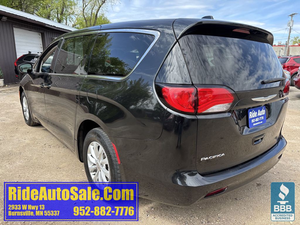 2017 Chrysler Pacifica Image 7