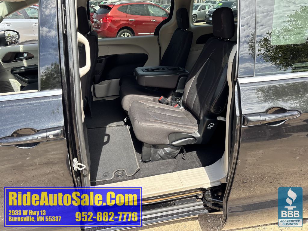 2017 Chrysler Pacifica Image 12