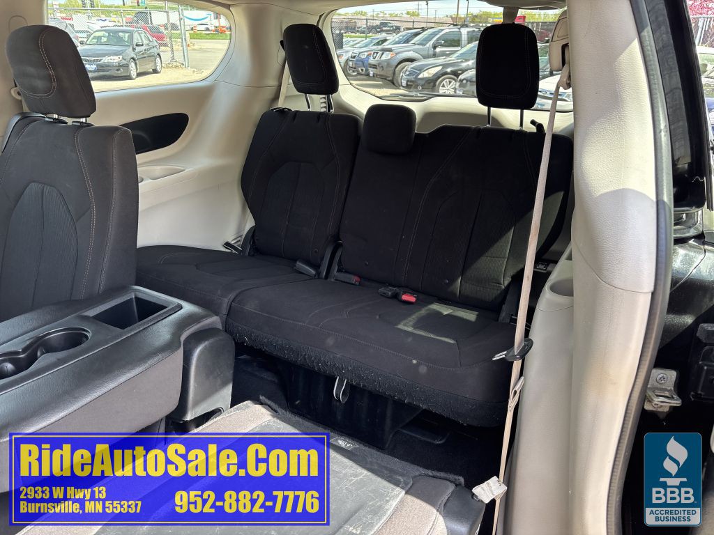 2017 Chrysler Pacifica Image 13
