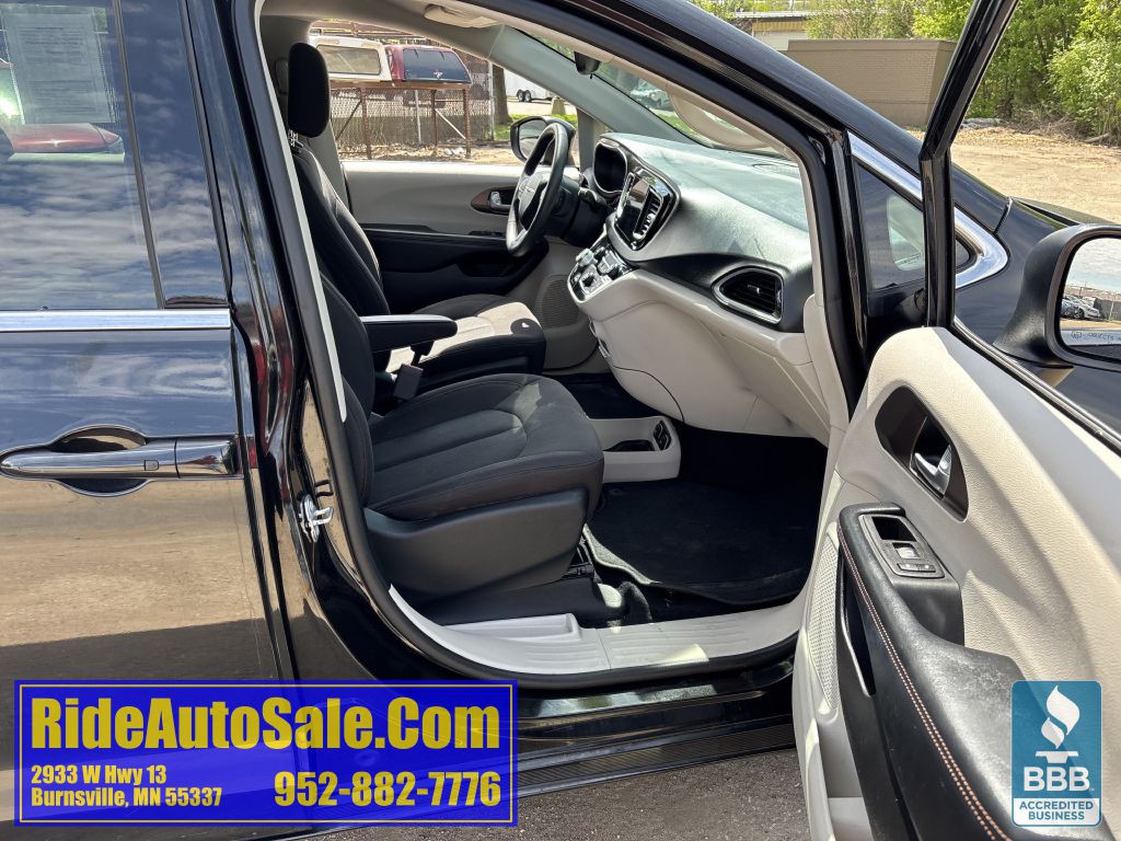 2017 Chrysler Pacifica Image 15