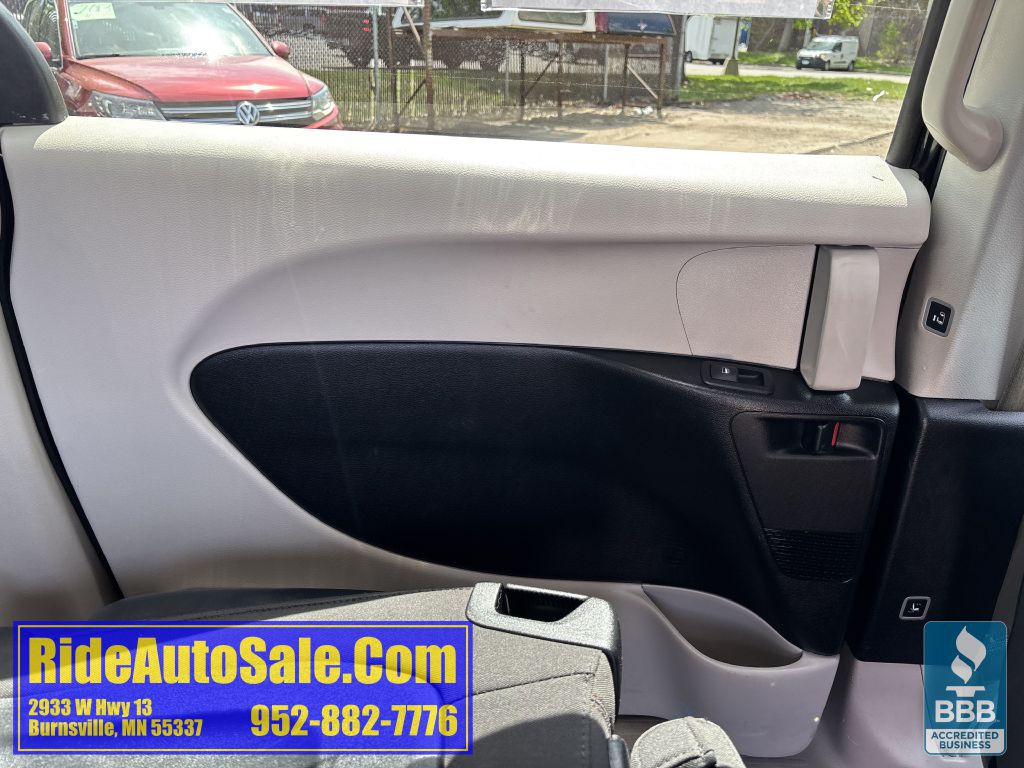 2017 Chrysler Pacifica Image 16