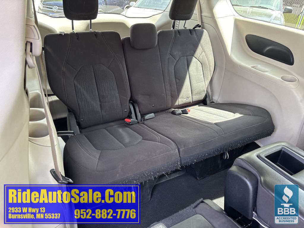 2017 Chrysler Pacifica Image 18