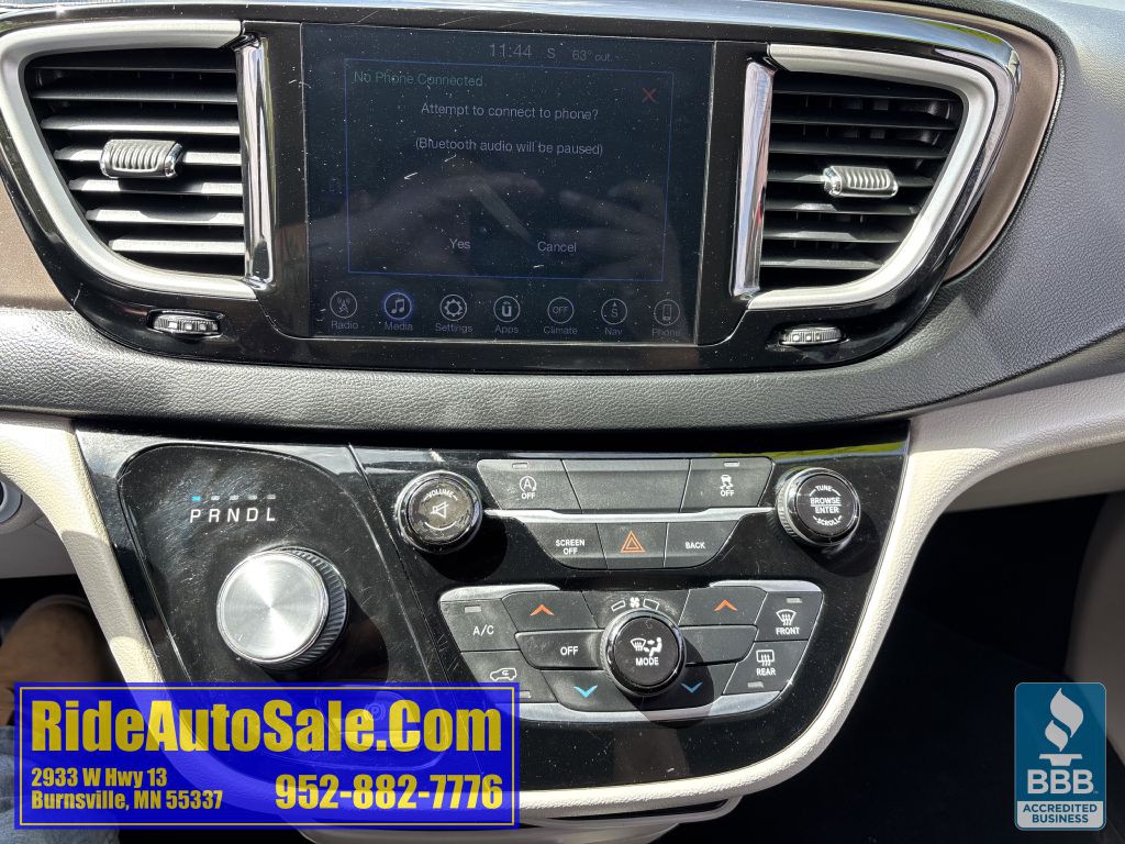 2017 Chrysler Pacifica Image 21