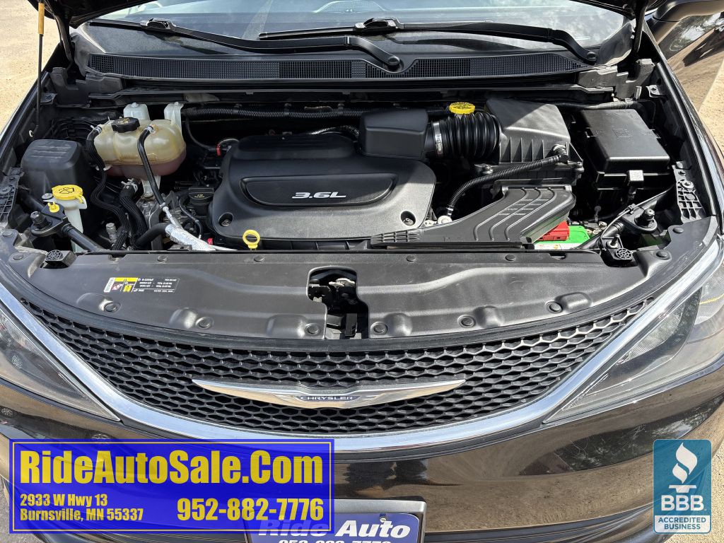2017 Chrysler Pacifica Image 24