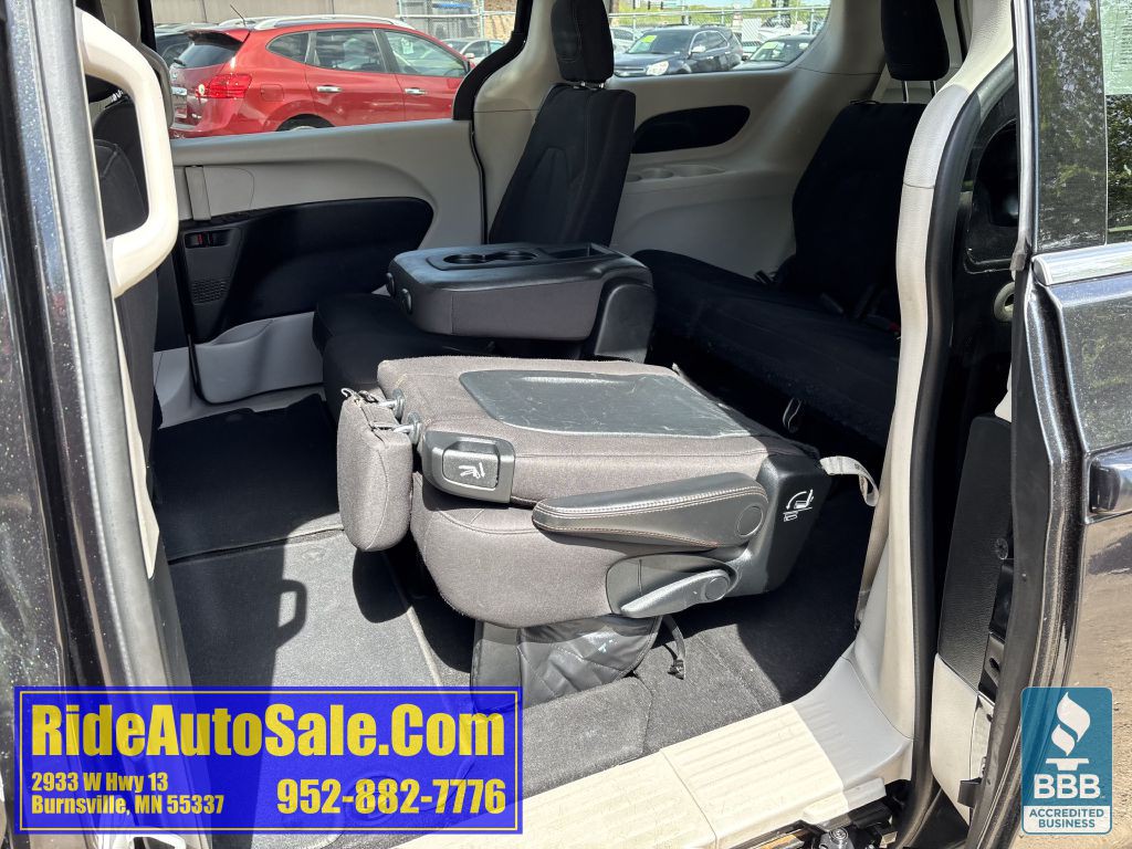 2017 Chrysler Pacifica Image 30