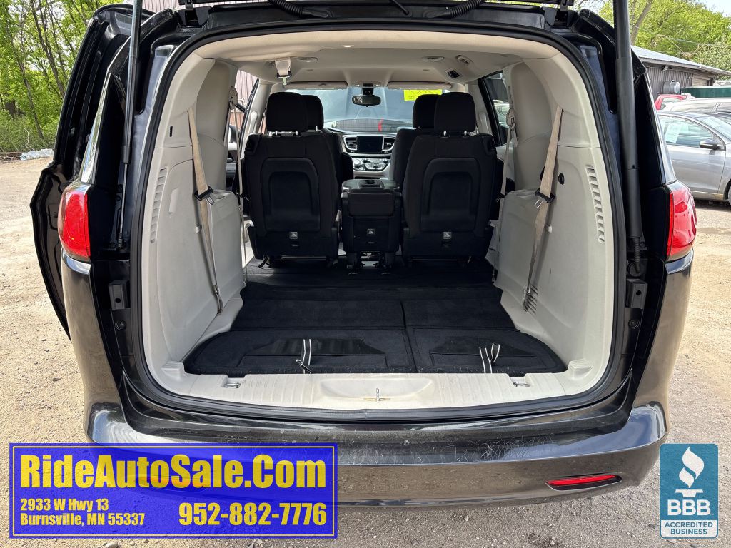 2017 Chrysler Pacifica Image 38
