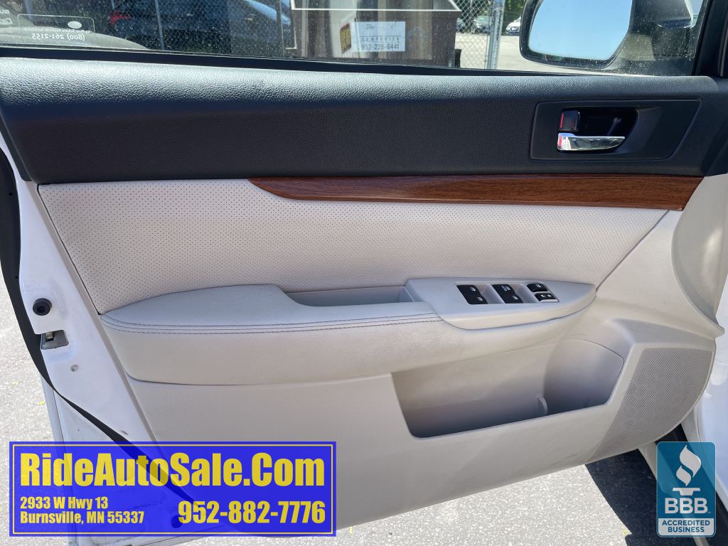 2014 Subaru Outback Image 9