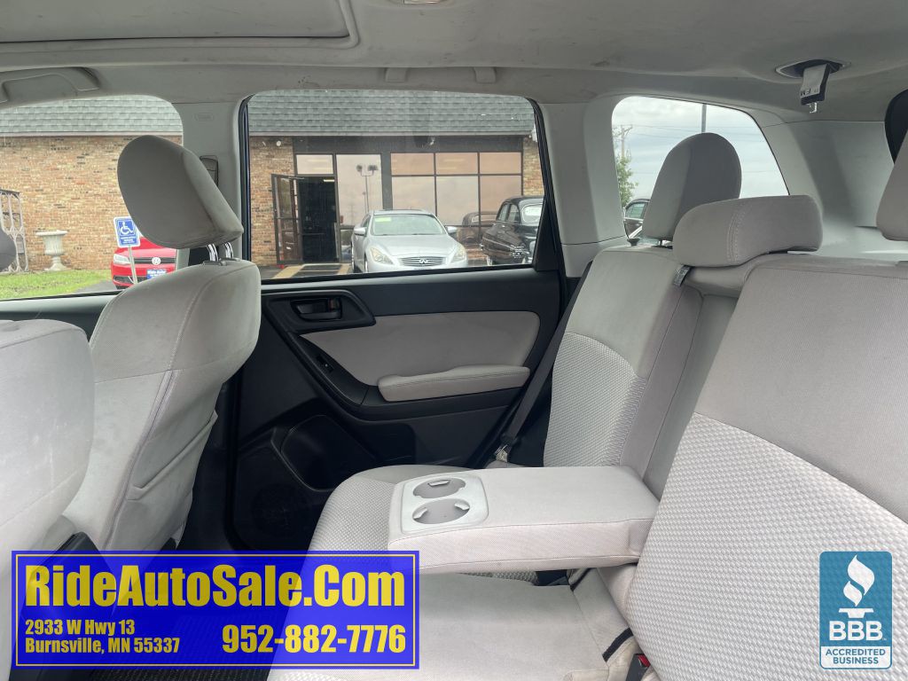 2015 Subaru Forester Image 12