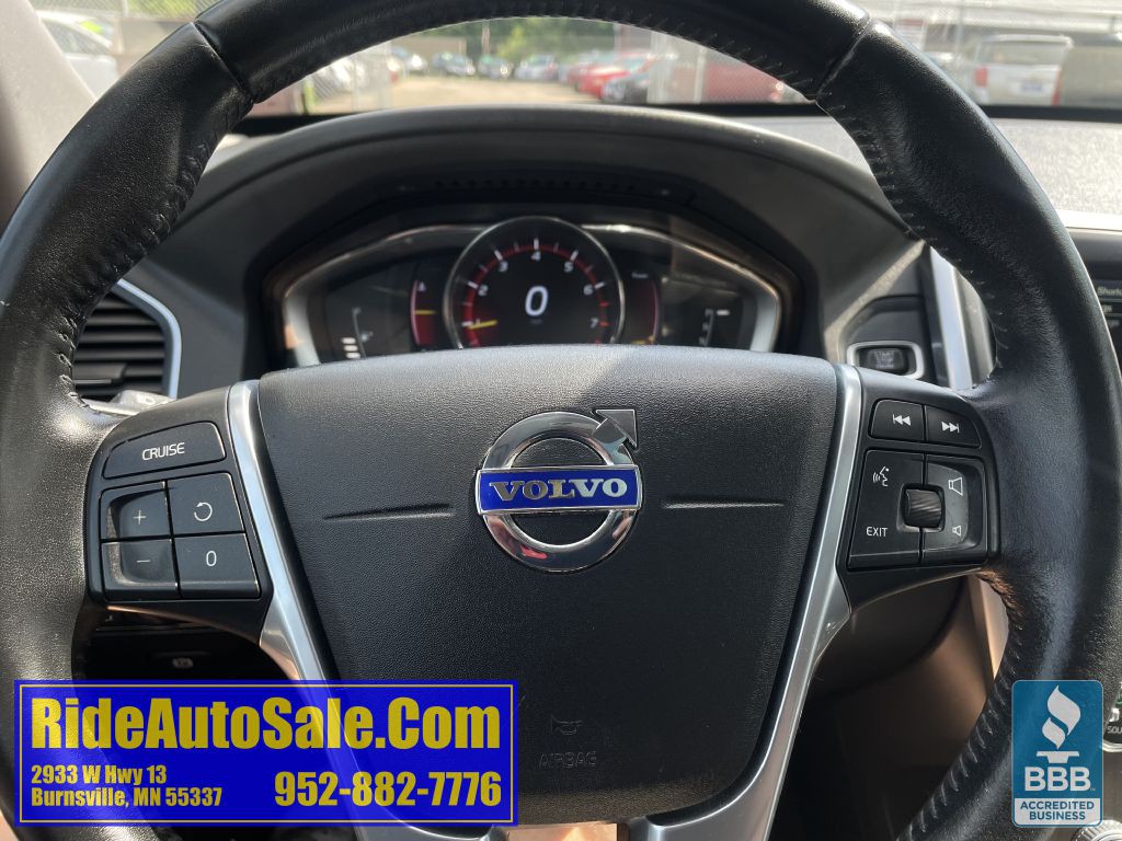 2016 Volvo XC60 Image 18