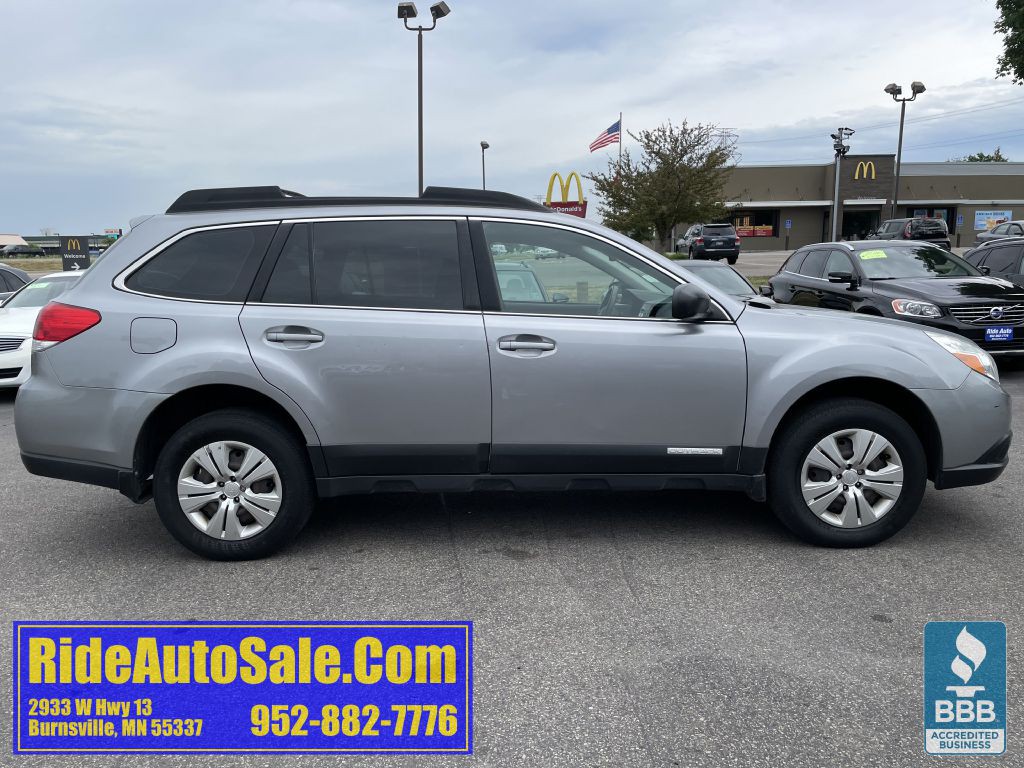 2011 Subaru Outback Image 4