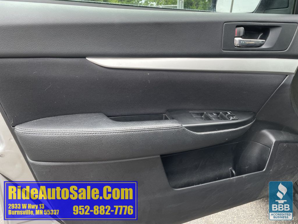 2011 Subaru Outback Image 9