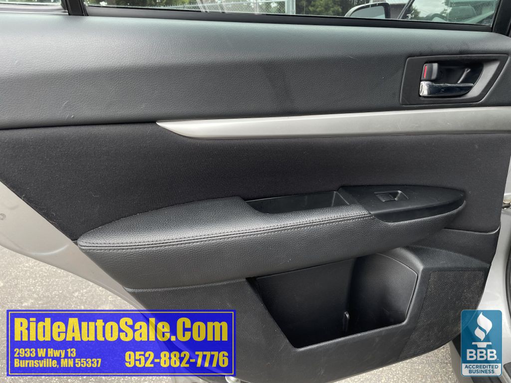 2011 Subaru Outback Image 11