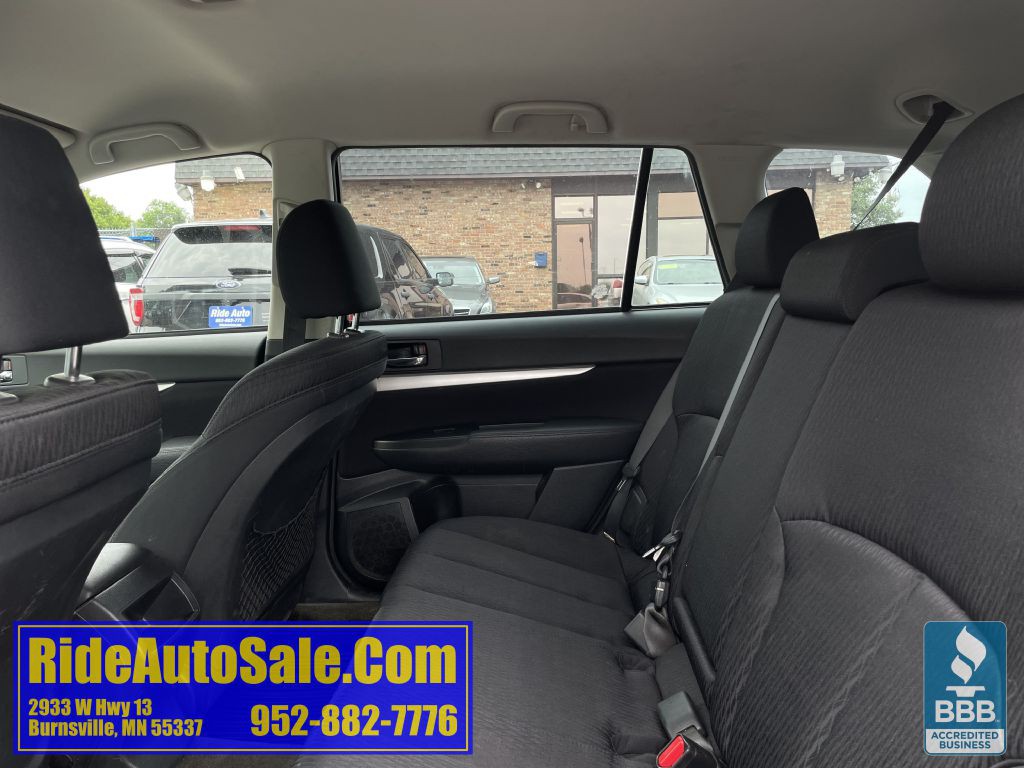2011 Subaru Outback Image 12