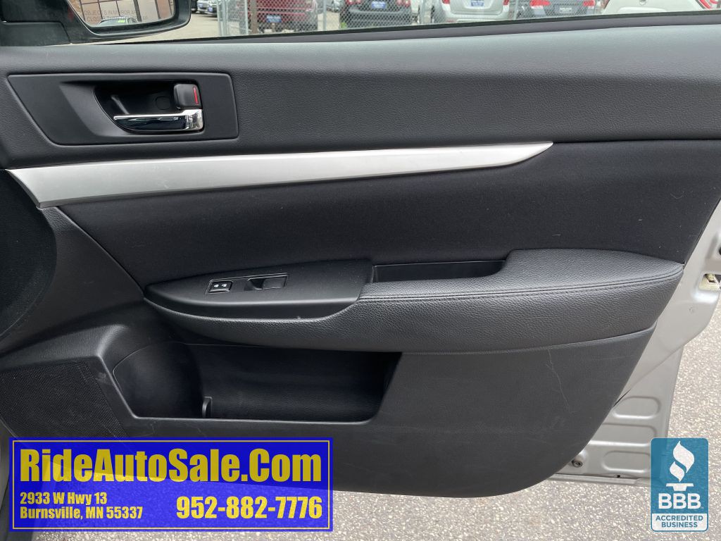 2011 Subaru Outback Image 13