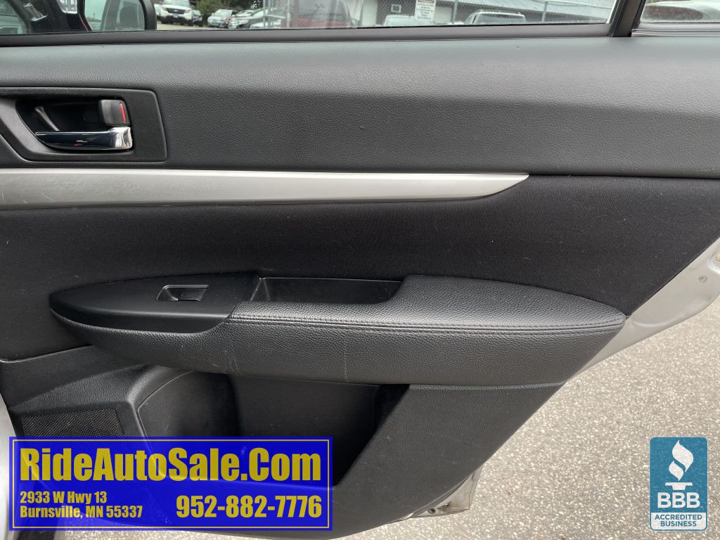 2011 Subaru Outback Image 15
