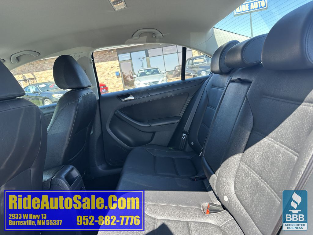 2011 Volkswagen Jetta Image 12