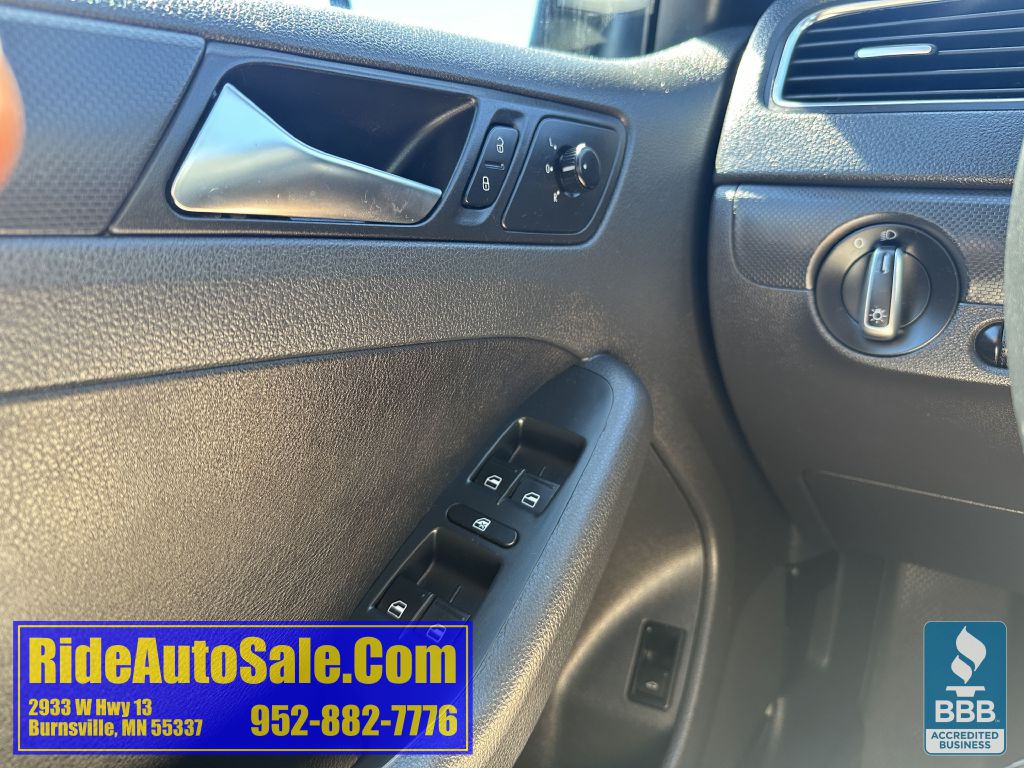 2011 Volkswagen Jetta Image 34