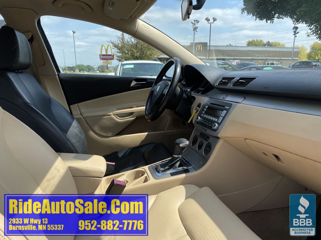 2009 Volkswagen Passat Image 14