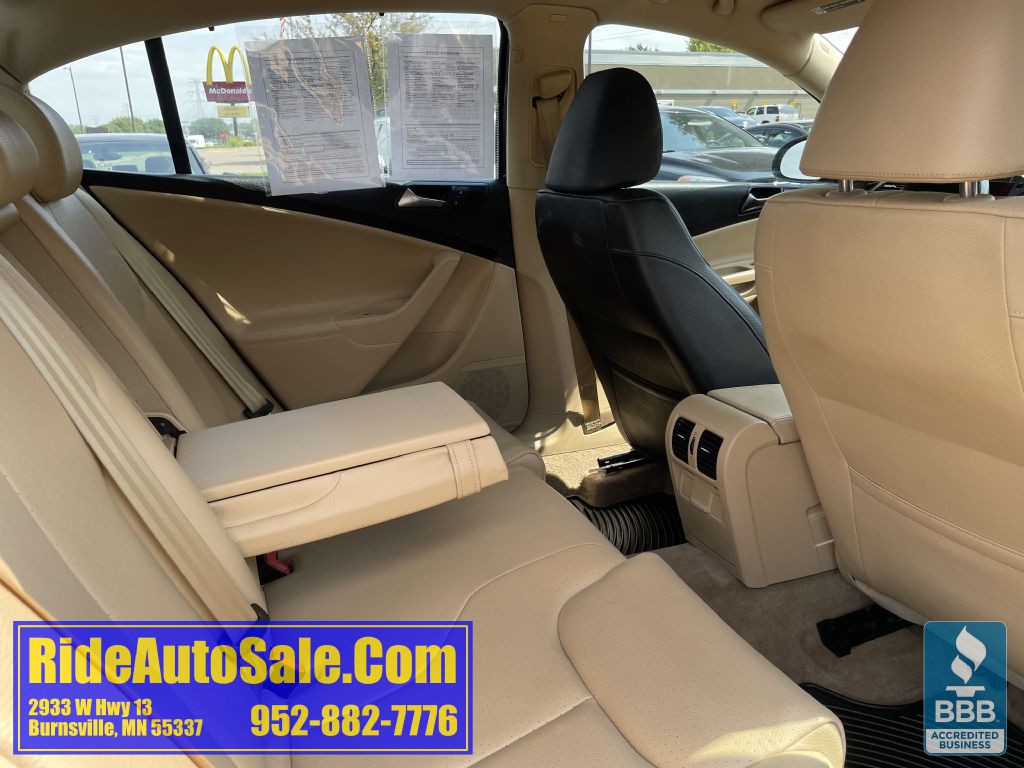 2009 Volkswagen Passat Image 16