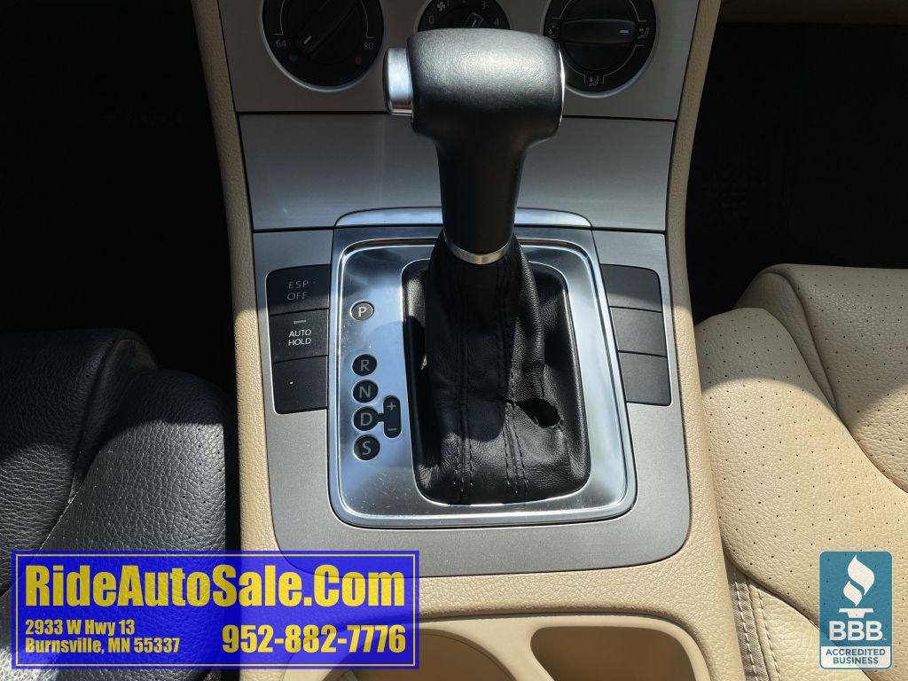 2009 Volkswagen Passat Image 20