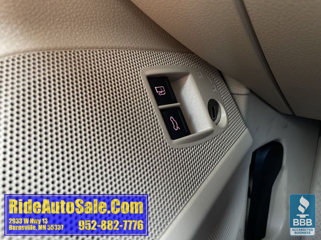 2009 Volkswagen Passat Image 37