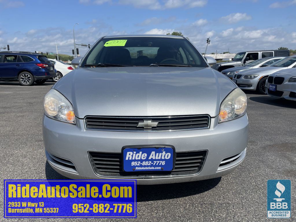 2009 Chevrolet Impala Image 2