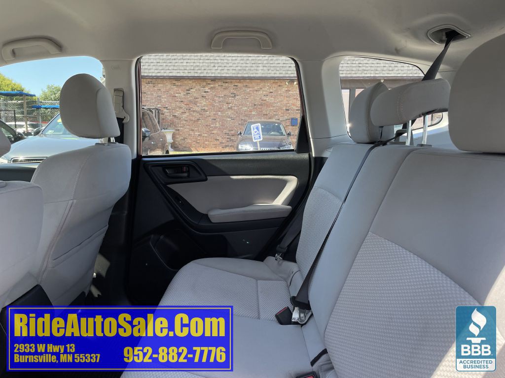 2015 Subaru Forester Image 12