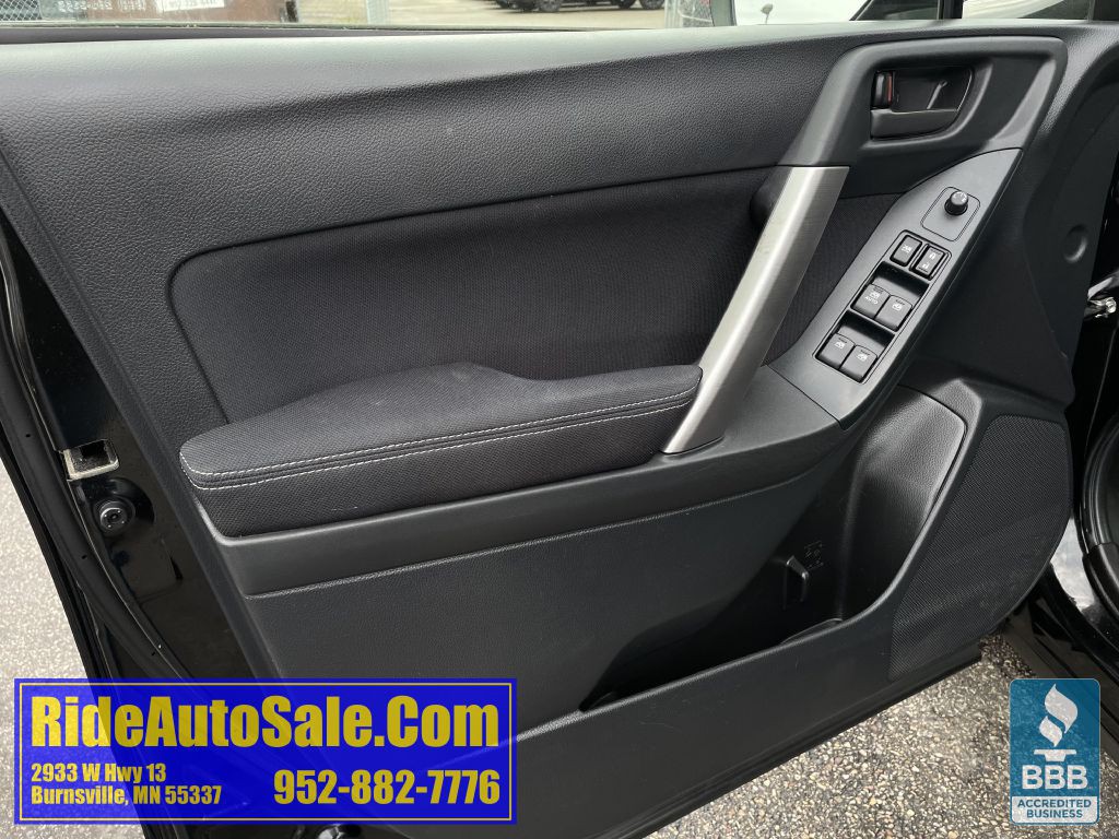 2015 Subaru Forester Image 9