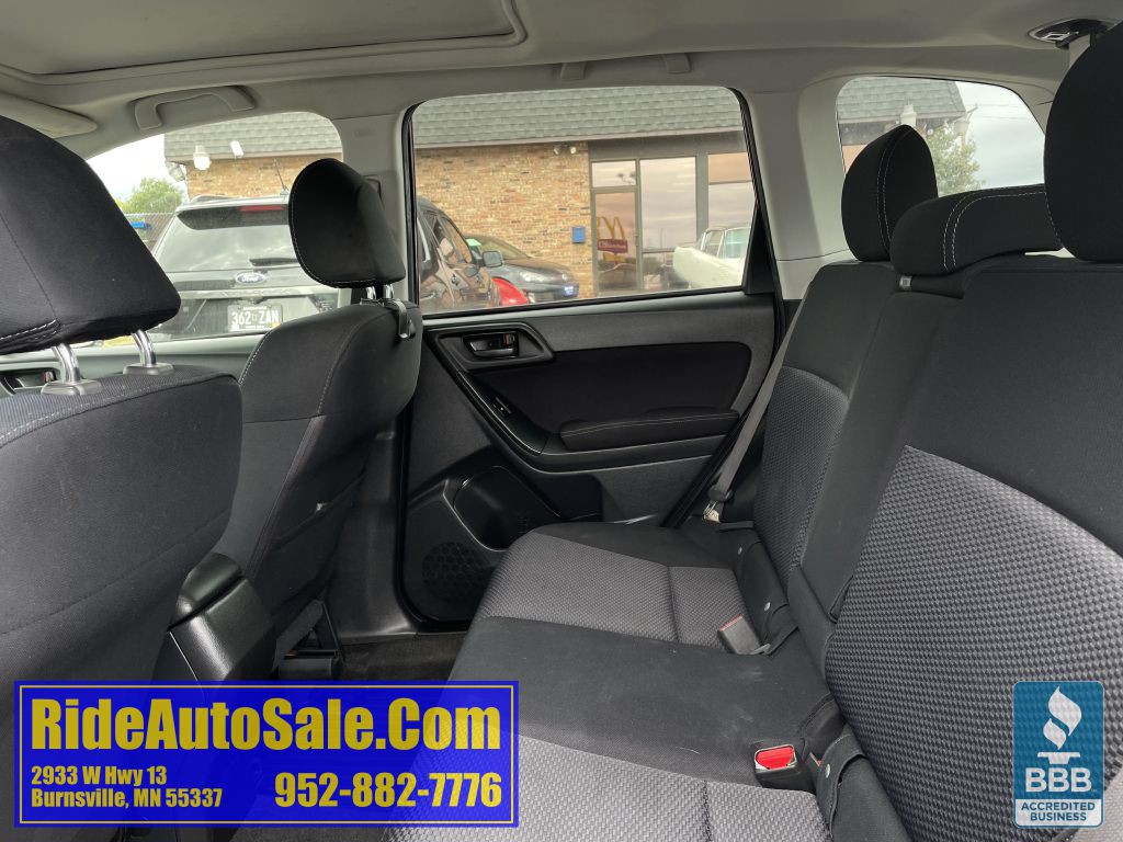 2015 Subaru Forester Image 12