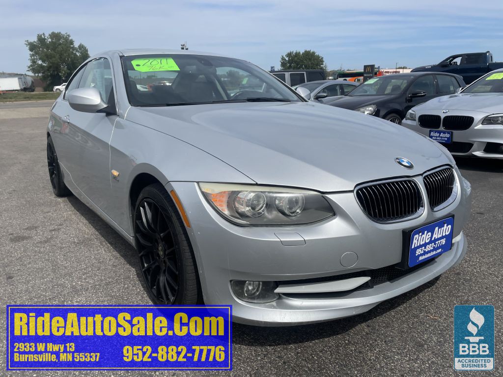 2011 BMW 3 Series Image 3