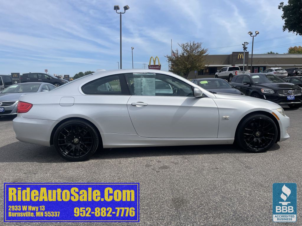 2011 BMW 3 Series Image 4