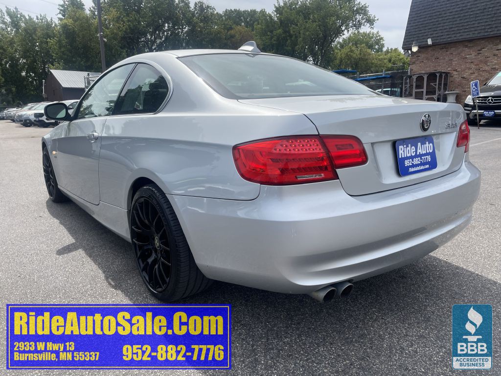 2011 BMW 3 Series Image 7