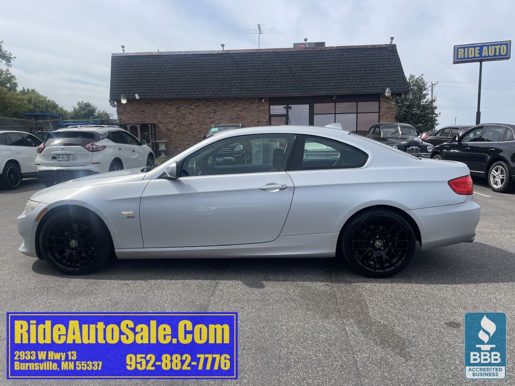 2011 BMW 3 Series Image 8
