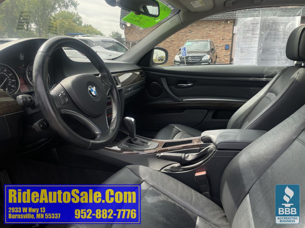 2011 BMW 3 Series Image 10