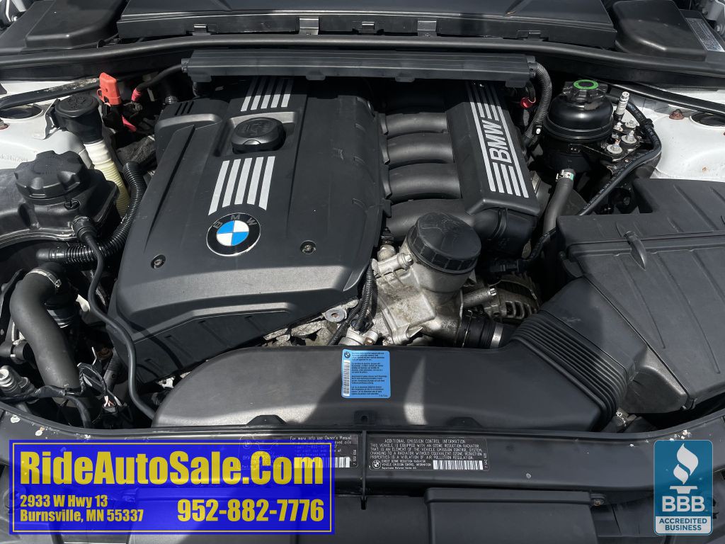 2011 BMW 3 Series Image 21