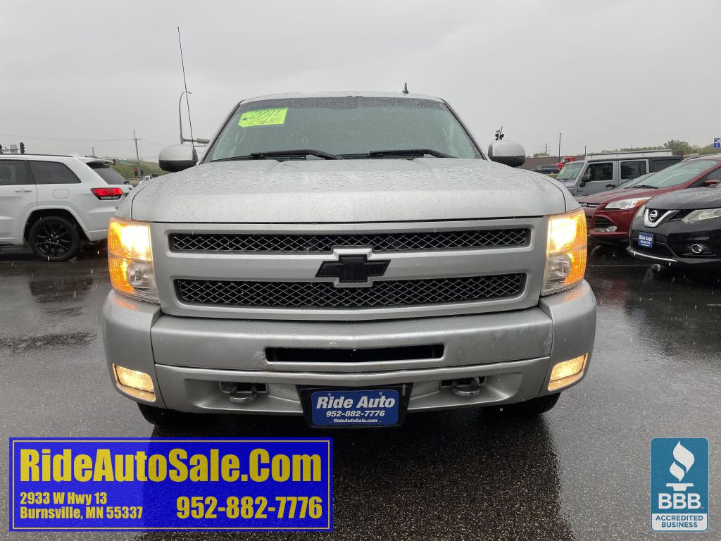 2011 Chevrolet Silverado 1500 Image 2
