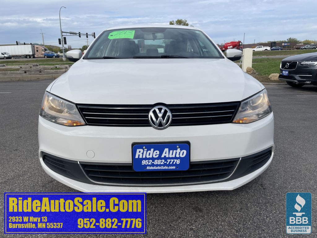 2013 Volkswagen Jetta Image 2