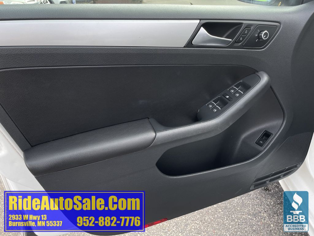 2013 Volkswagen Jetta Image 9