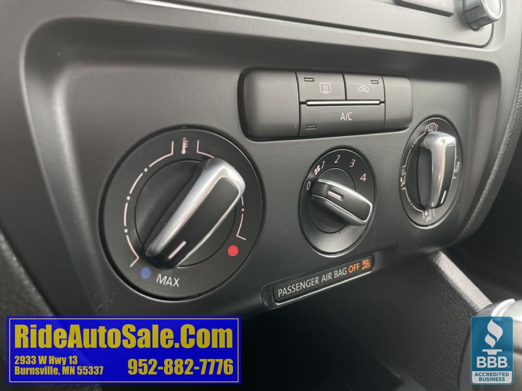 2013 Volkswagen Jetta Image 34