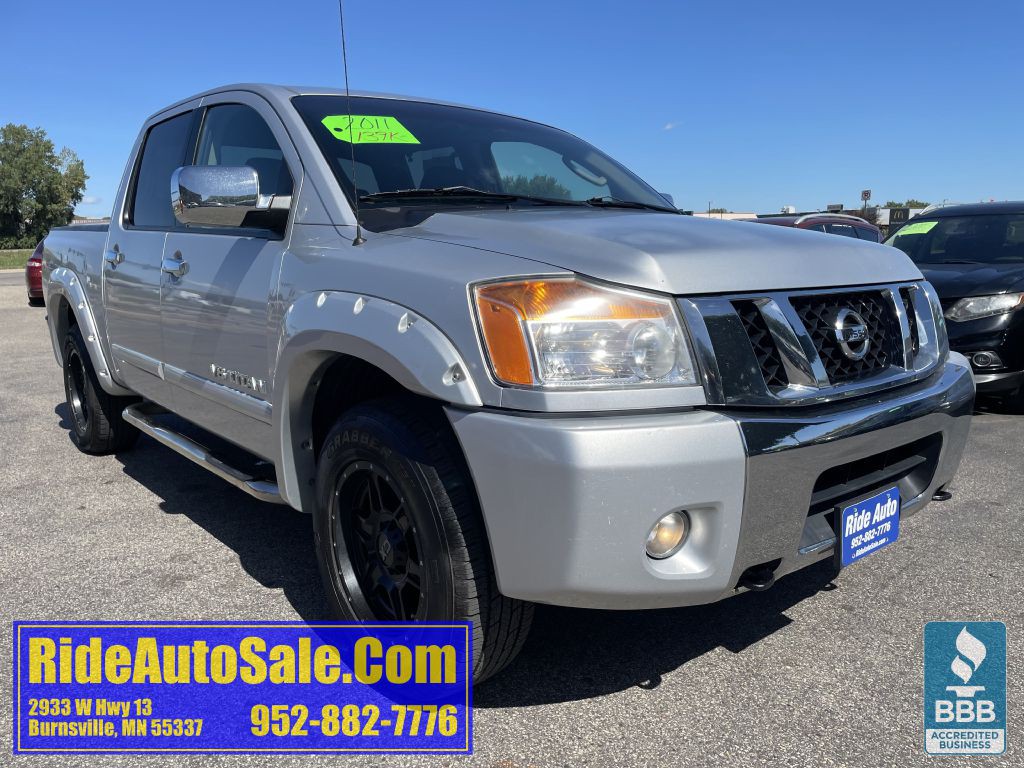 2011 Nissan Titan Image 3