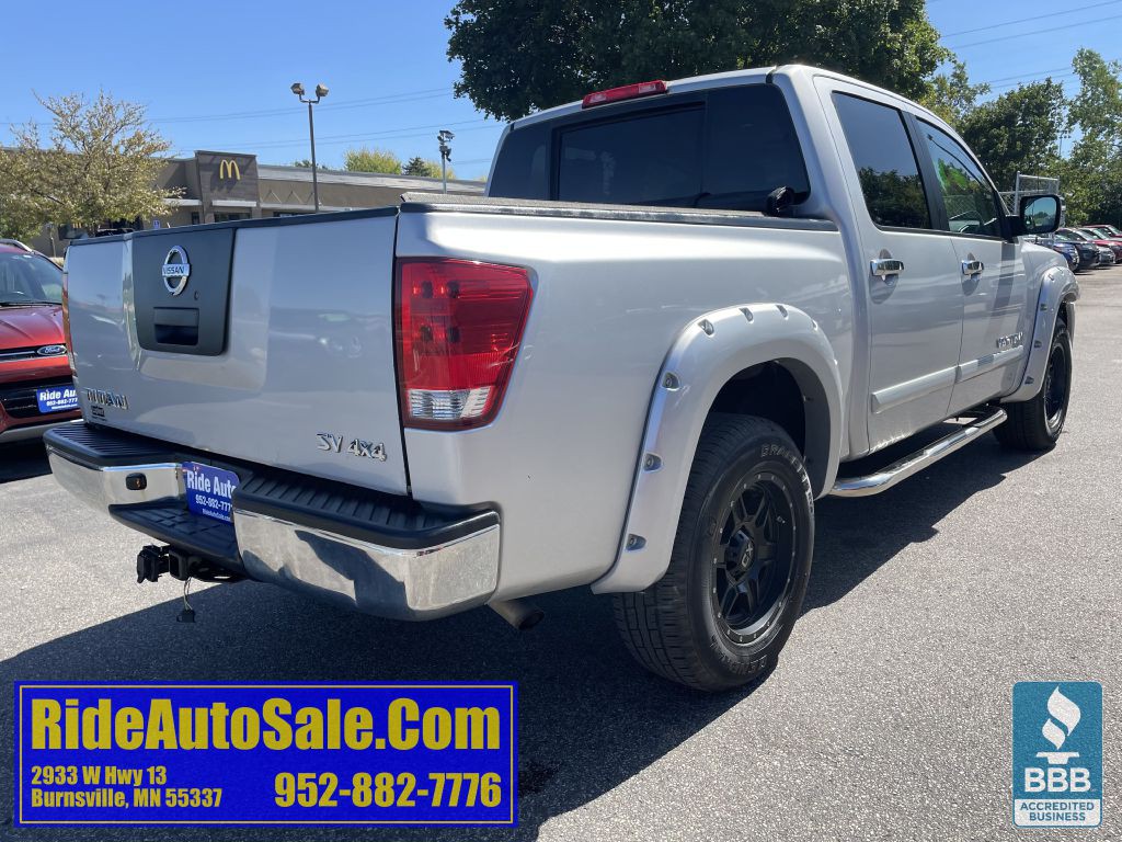 2011 Nissan Titan Image 5