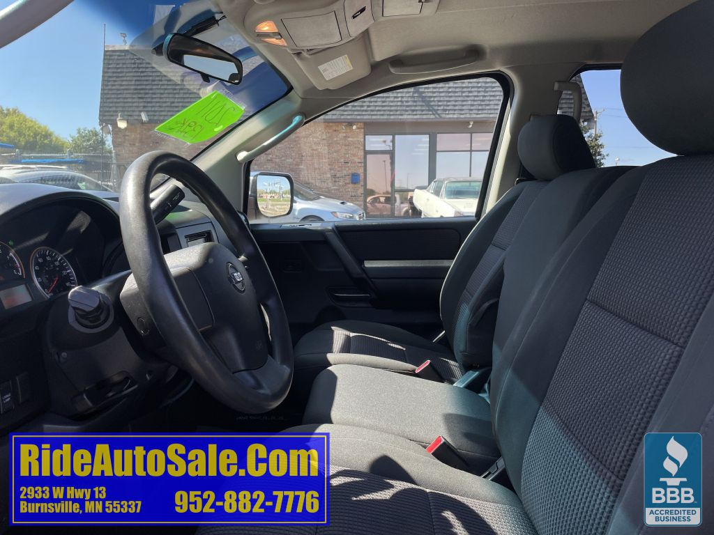 2011 Nissan Titan Image 10