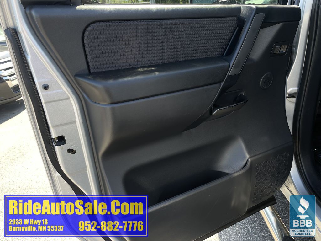 2011 Nissan Titan Image 11