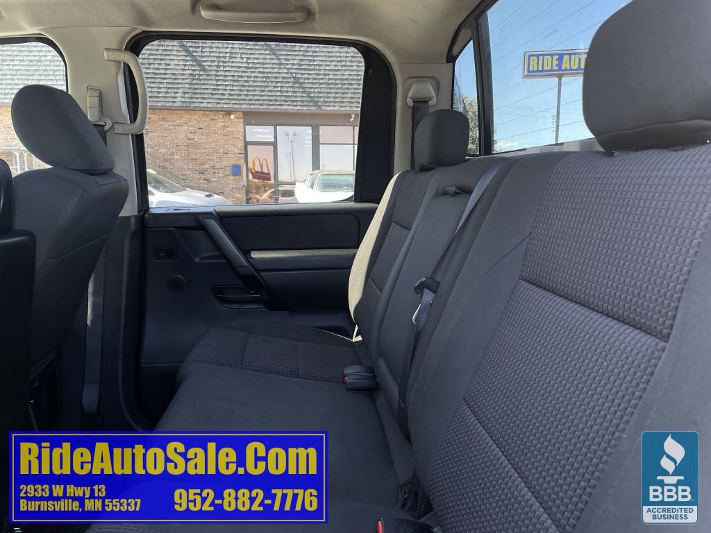 2011 Nissan Titan Image 12
